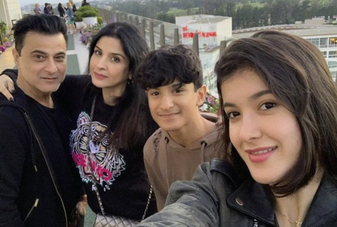 Shanaya Kapoor Parents, Siblings & Family images